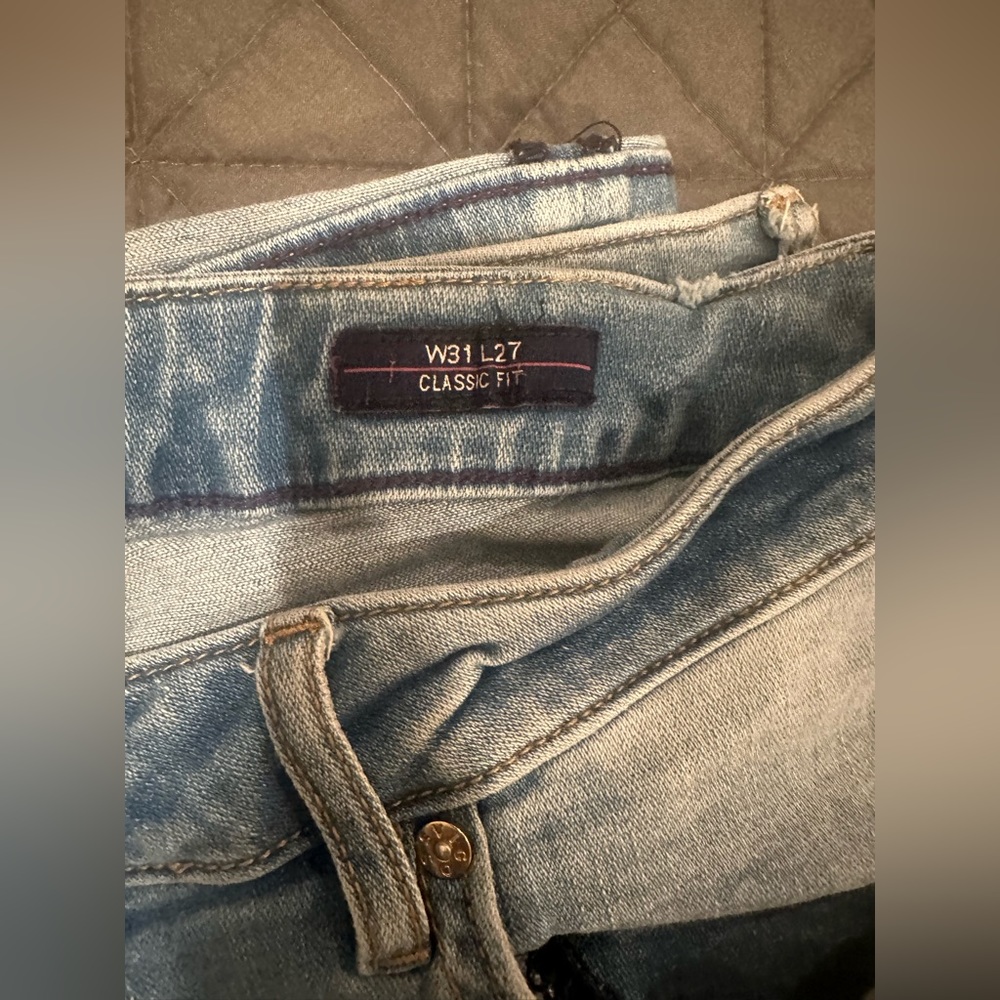 Vigoss women’s jeans. Distressed